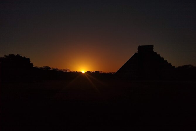 Expert Guided: Chichen Itza Tour with Early Access - Ik Kil cenote break: open-air swim time and cool-down momentum