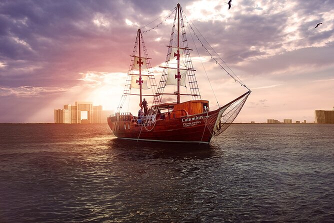 Feel the love on a romantic dinner at Cancun sea, with live music and open bar. - Laguna Nichupte and the Spanish Galleon experience