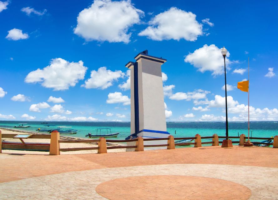 From Cancun:Beachside Tacos & Town Tour With Tequila Tasting - The main plaza: your hour to wander, snack, and breathe