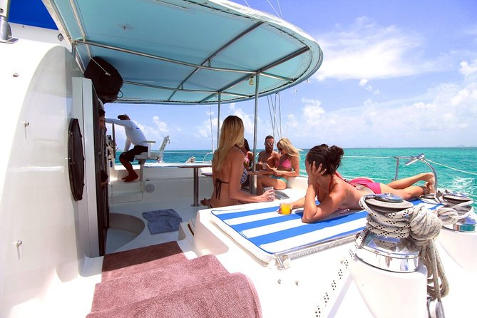 Full-Day Sailing Adventure to Isla Mujeres - Exploring Isla Mujeres Town: Stroll Time and Souvenir Browsing