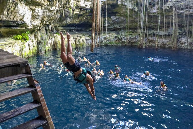 Guided Tour to Chichen Itza, saamal Cenote and Valladolid City - Transportation and Group Size: Comfort vs. Control