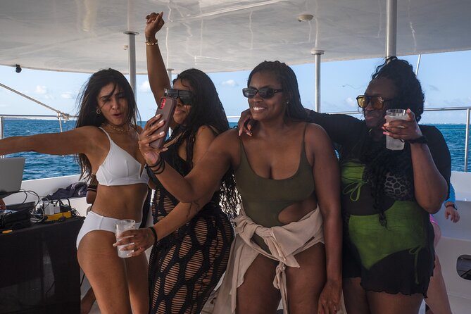Hip hop party boat, adults only - Quick hits before you go