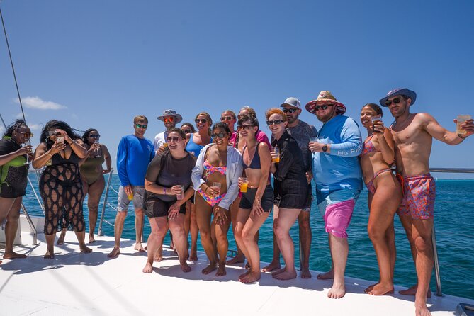 Hip hop party boat, adults only - Drinks and snacks: what’s included and what it means for your day