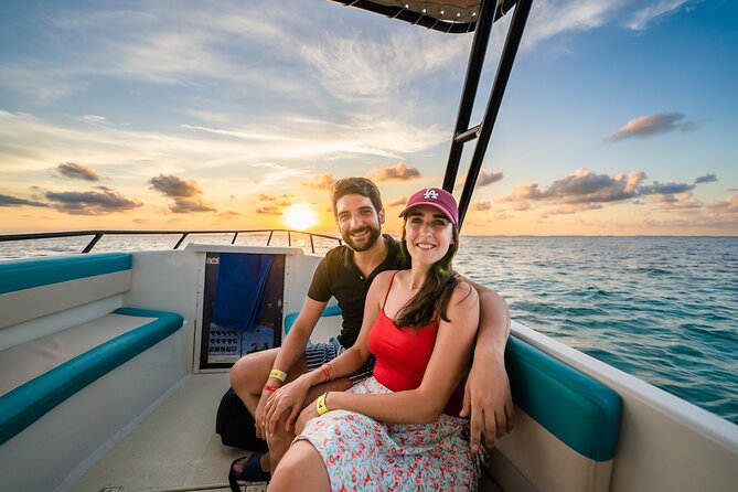 Isla Mujeres, Cancún Private Sunset Trip - Price and group value for a private boat up to 8