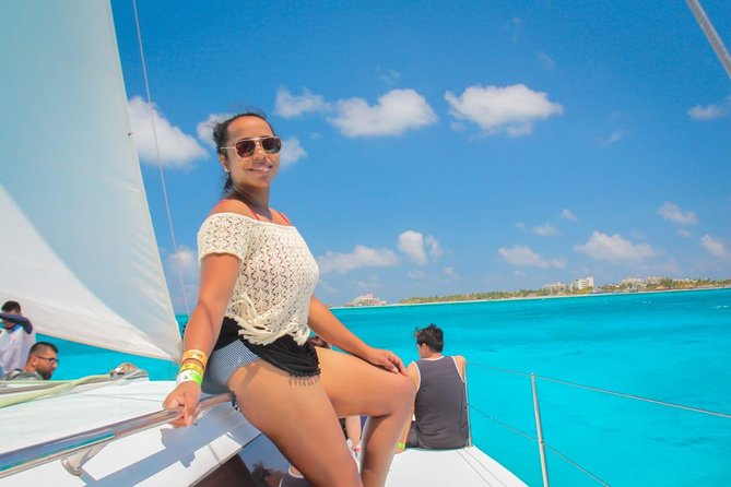 Isla Mujeres Catamaran Luxury Sailing Experience - Playa Norte plus downtown Calle Hidalgo: beach reset and easy souvenir time