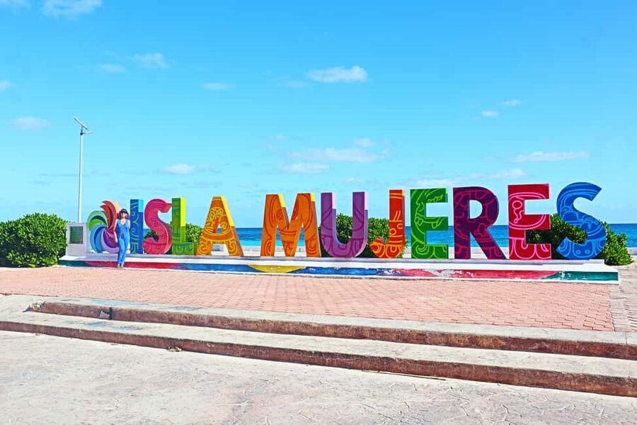 Isla Mujeres: Catamaran Ride with Open Bar, Snorkeling, and Lunch - The sailing time on the way back: what to do when the day lags