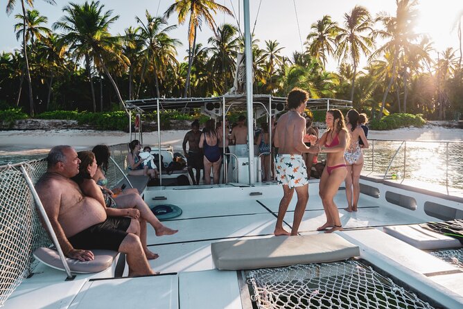 Isla Mujeres Spring Break Party Catamaran Snorkel and Open Bar - Playa Norte and Playa Centro: Two Different Island Moods