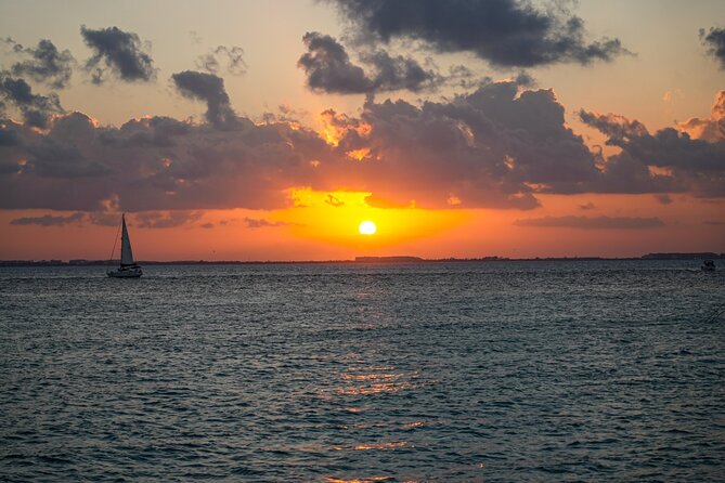 Isla Mujeres Sunset Cruise and Tour from Cancun - Isla Mujeres Historic Downtown, Legends, and a Tight Walk Window