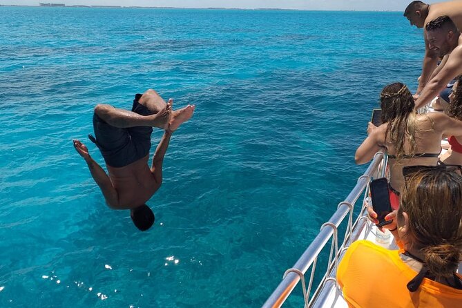Isla Mujeres Tour with Open Bar Food and Snorkeling - Coco Bongo stop: why it’s on the schedule