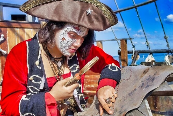 Jolly Roger Pirate Show and Dinner Cruise with Open Bar - The comfort factor: what to wear when it is warm at first