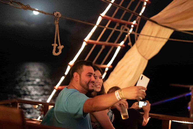 Jolly Roger Pirate Show and Dinner in Cancun - Dinner and drinks: what you actually get, regular vs premium