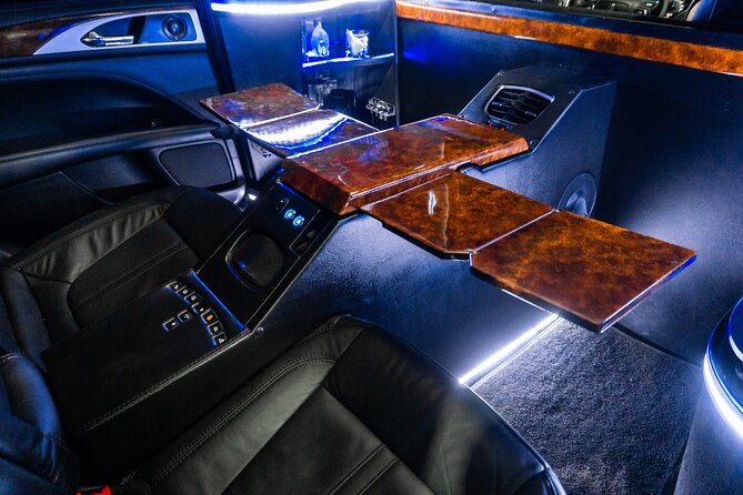 Lincoln Strecth Limo from Costa Mujeres to Cancun Airport - Private Limo Timing That Saves Your Sanity
