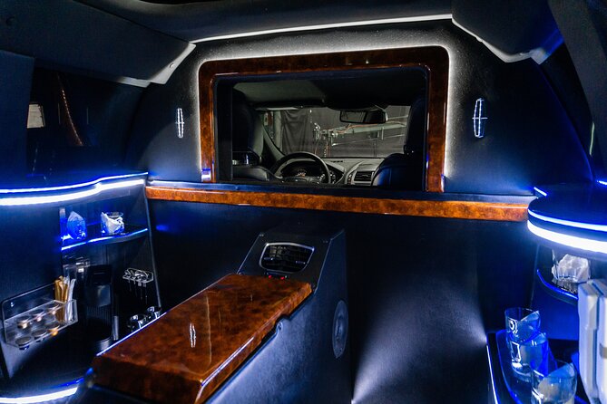 Lincoln Strecth Limo from Costa Mujeres to Cancun Airport - Should You Book This Lincoln Stretch Limo to Cancun Airport?