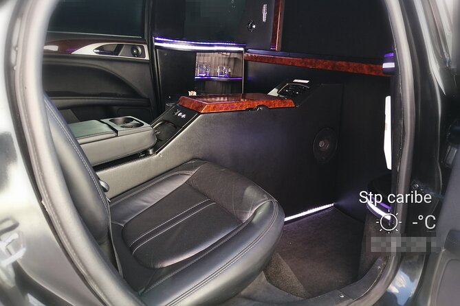 Lincoln Strecth Limousine with Wi Fi on board - Who This Transfer Fits Best