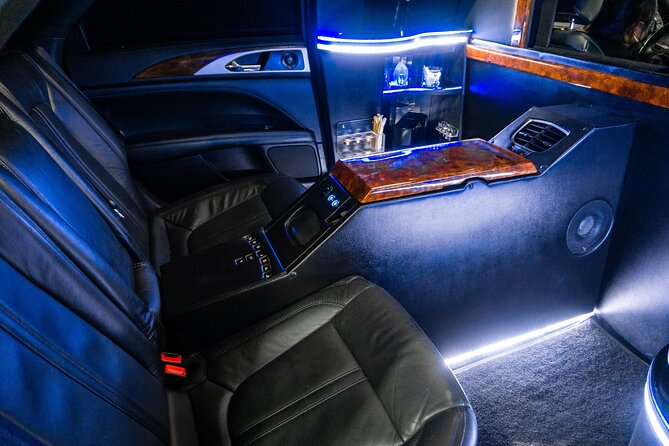 Lincoln Stretch limo from Cancun Hotel Zone to Cancun Airport - On board touches that make it feel like a host, not a chauffeur