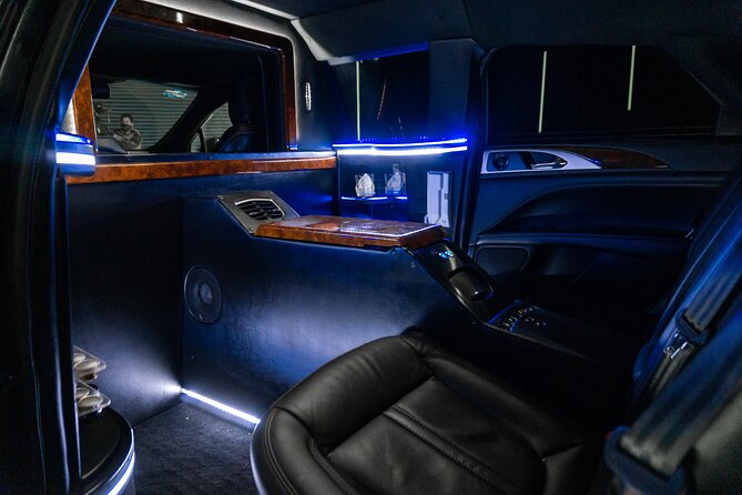 Lincoln Stretch limo from Cancun Hotel Zone to Cancun Airport - Hotel lobby pickup: how to avoid the 10-minute waiting trap