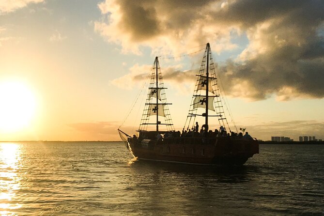 Live a Romantic Night Cruise Dinner at COLUMBUS (open bar included) - Dinner Choices That Actually Fit Groups