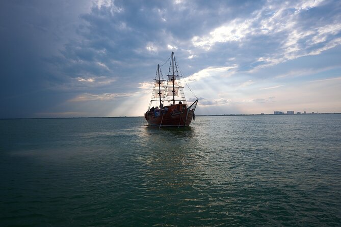 Live a Romantic Night Cruise Dinner at COLUMBUS (open bar included) - Open Bar Included, So You Can Breathe