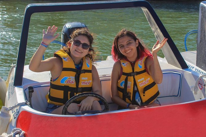 Live the experience of driving an Speedboat & Snorkel in CANCUN - Speedboat control in Nichupté Lagoon, calm water and clear signals