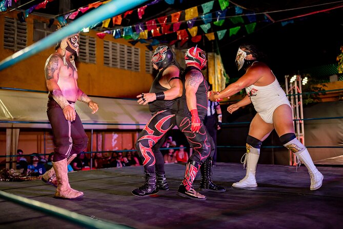 Lucha Libre, Tacos, Margaritas,Tequila and Night Market Tour - Where It Starts: La Parrilla Cancún and Getting Everyone Moving