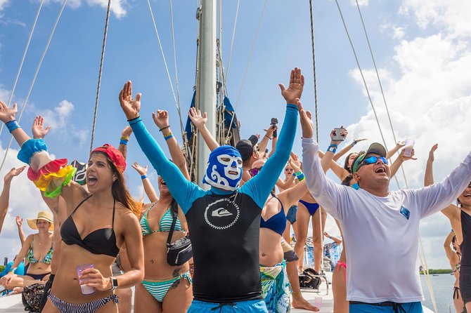 Luxury Catamaran tour to Isla Mujeres with transportation from Playa del Carmen - A 7-hour Isla Mujeres day that starts with Puerto Juarez