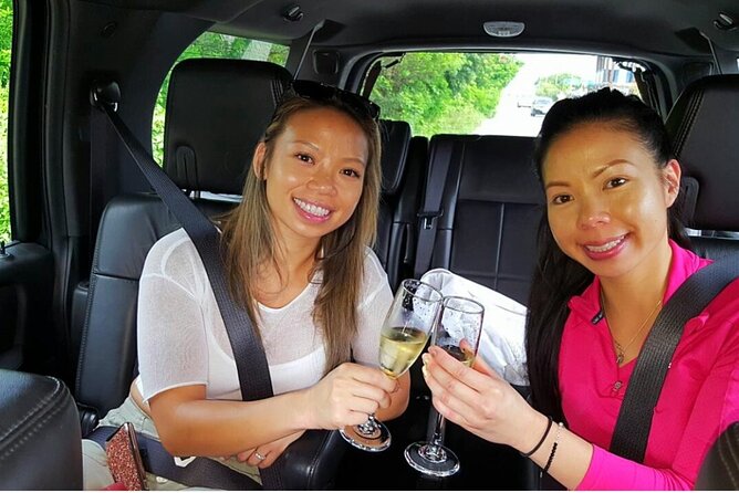Luxury SUV arrivals from Cancun Airport one way - Price and value: $128 per group, up to 6