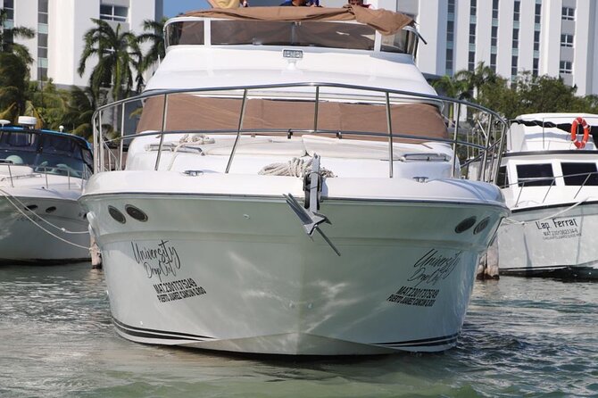 Luxury Yacht in Paradise and snorkel by Isla Mujeres - Crew service and the photo advantage (Handley’s impact)