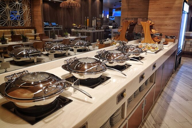 Mera VIP Lounge at Cancun International Airport - Wi-Fi, Charging Stations, and Phone Calls: The Business-Friendly Side