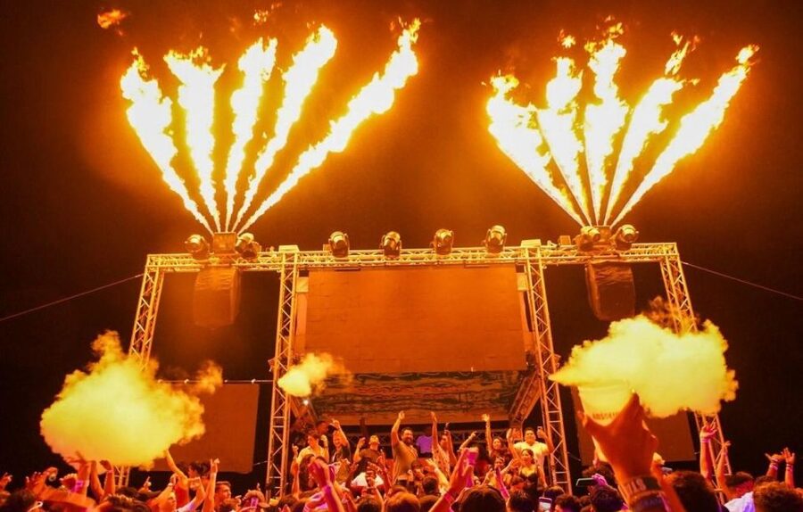 Neon Glow night Beach Party Regular - Meeting Point at Coco Bongo, Plaza Forum (and Why It Matters)