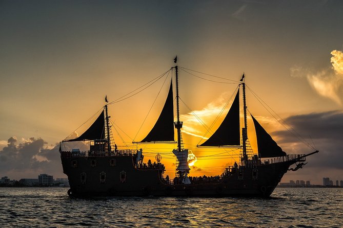 Pirate Ship Jolly Roger with Dinner and Open Bar - The Pirate Show: Sword Fights, Ropes, Cannons, and a Real Story