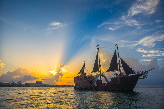 Pirate Ship Jolly Roger with Dinner and Open Bar - Premium vs Deluxe: Choosing Your Dinner Without Regret