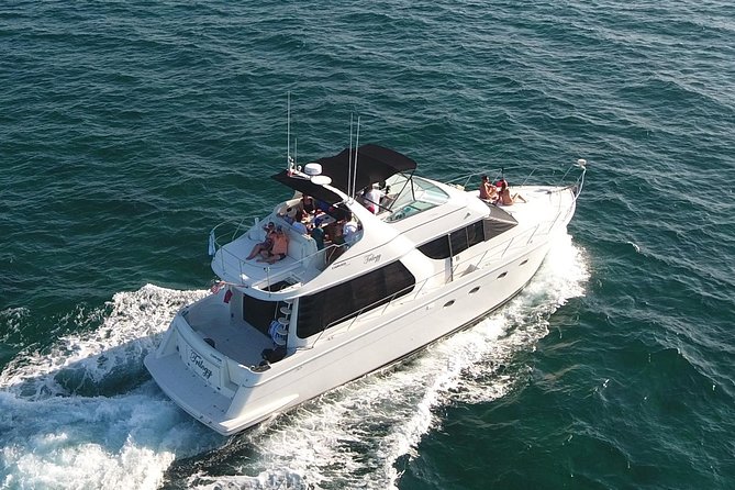 Playa Mujeres rent a Yacht 4hrs with Food and drinks aboard CA55 - Downtown Isla Mujeres for a short look