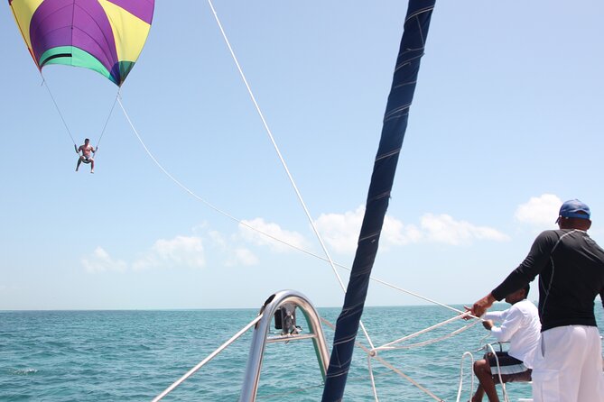 Plus Full Day Catamaran Tour to Isla Mujeres All Inclusive - Group size, meeting points, and the organization factor