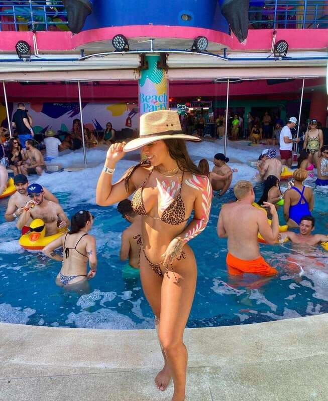 Premium Beach Party Coco Bongo - DJs, stunts, and the parade of tech on stage