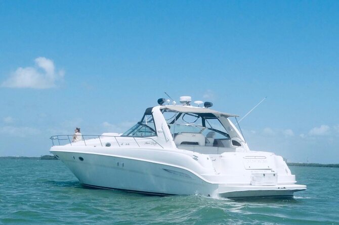 Private 50FT Yacht Rental in Cancún P8 - Crew service: where the experience often wins or loses