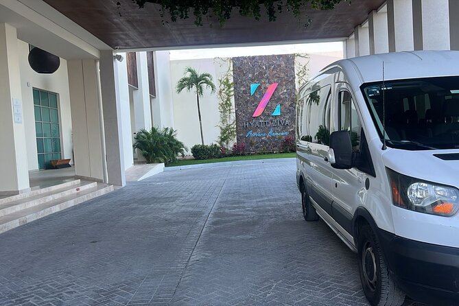 Private Airport Transfer: Cancun Airport ⇄ Hotel Zone (One Way) - Meet and Greet Outside the Terminal, With Real-Time Flight Tracking
