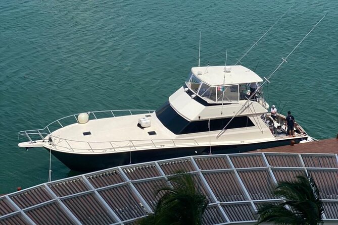 Private Full Day Tour by Yatch in Cancún - Sailing around Cancún and setting the mood on your timeline