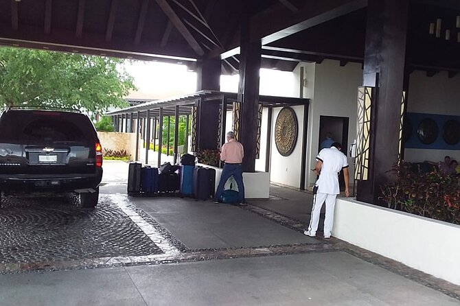 Private luxury transportation from CUN Airport to Playa del Carmen - The 50 to 70 minute ride, and what it means for your first day