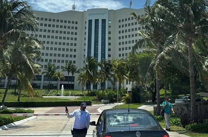 Private Roundtrip Transportation from Cancun Airport - Comfort Details: Air-Conditioned Cars and What Is Not Onboard