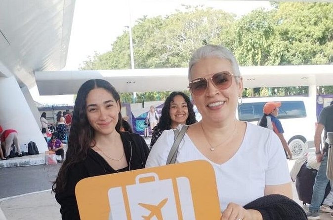 Private Roundtrip Transportation from CUN to Boulevard Kukulcan - The hotel pickup and the 15-minute wait that keeps everything from going sideways