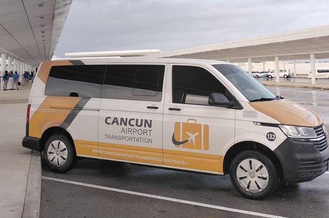 Private Roundtrip Transportation from CUN to Boulevard Kukulcan - Timing in Cancun reality: why 30 minutes can become 45