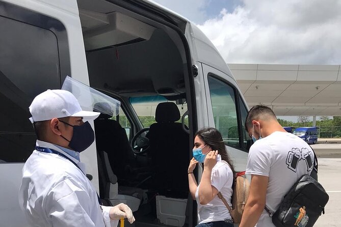 Private Transfer- Airport-Hotel Cancun Up 1 to 5 Passengers - The Name Sign and Driver Meet-Up, the Part You’ll Care About Most