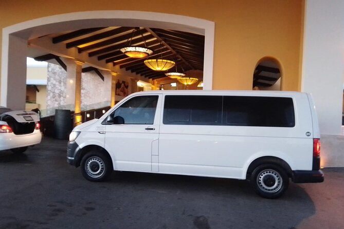 Private Transfer from Cancun Airport to Cancun Hotels 1-7 People - Airport to Hotel: What the First Ride Feels Like