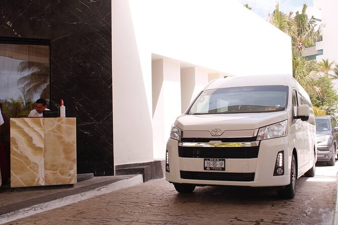 Private transfer to Cancun Airport to Hotel Zone - Airport pickup to the Hotel Zone: the easy start you want