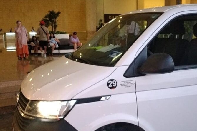Private Transportation from the Airport to the Cancun hotel zone - Drop-off and luggage: your first minutes in Cancun feel easier