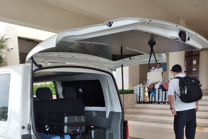 Private Transportation from the Airport to the Cancun hotel zone - Meeting point, pickup window, and how to avoid delays