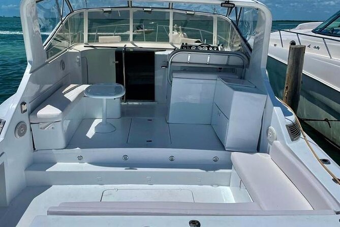 Private Yacht Cancun 42ft up to 8 people - Crew on deck: Captain Mario and the value of attentive service