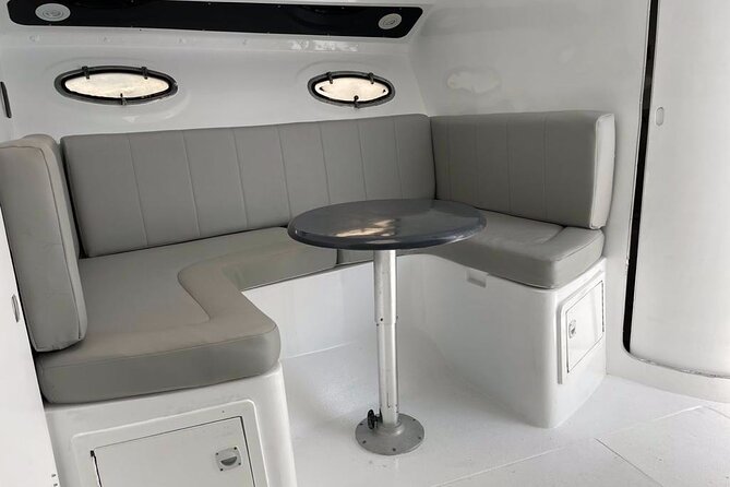 Private Yacht Cancun 42ft up to 8 people - The 2-hour Cancun Bay cruise: an easy “water day” without the island plan