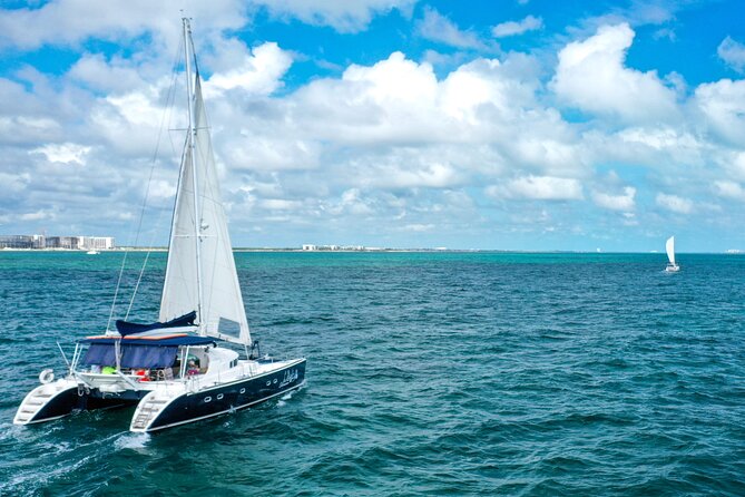 Puerto Morelos Catamaran Reef Sail and Snorkel - Food and open bar: lunch on deck and drinks that actually keep flowing