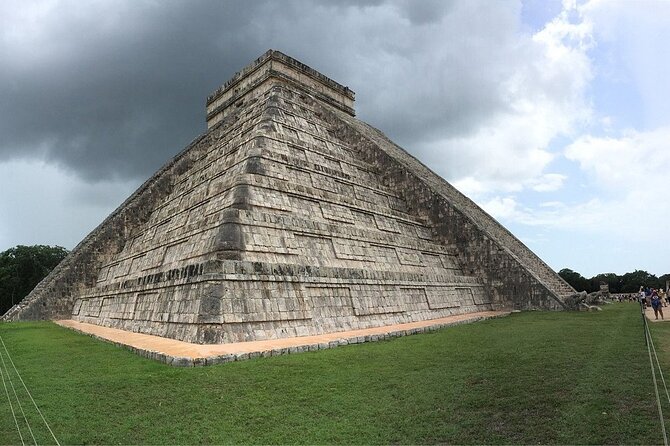 Riviera Maya Tour: Chichen Itza & Ik Kil + Hubiku Cenotes - Cenote Ik Kil: swim in a sinkhole that looks like a postcard